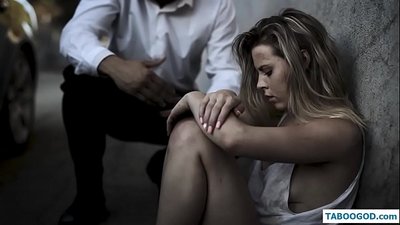 Amabali eKinky: intombazana ekwishumi elivisayo engenakhaya